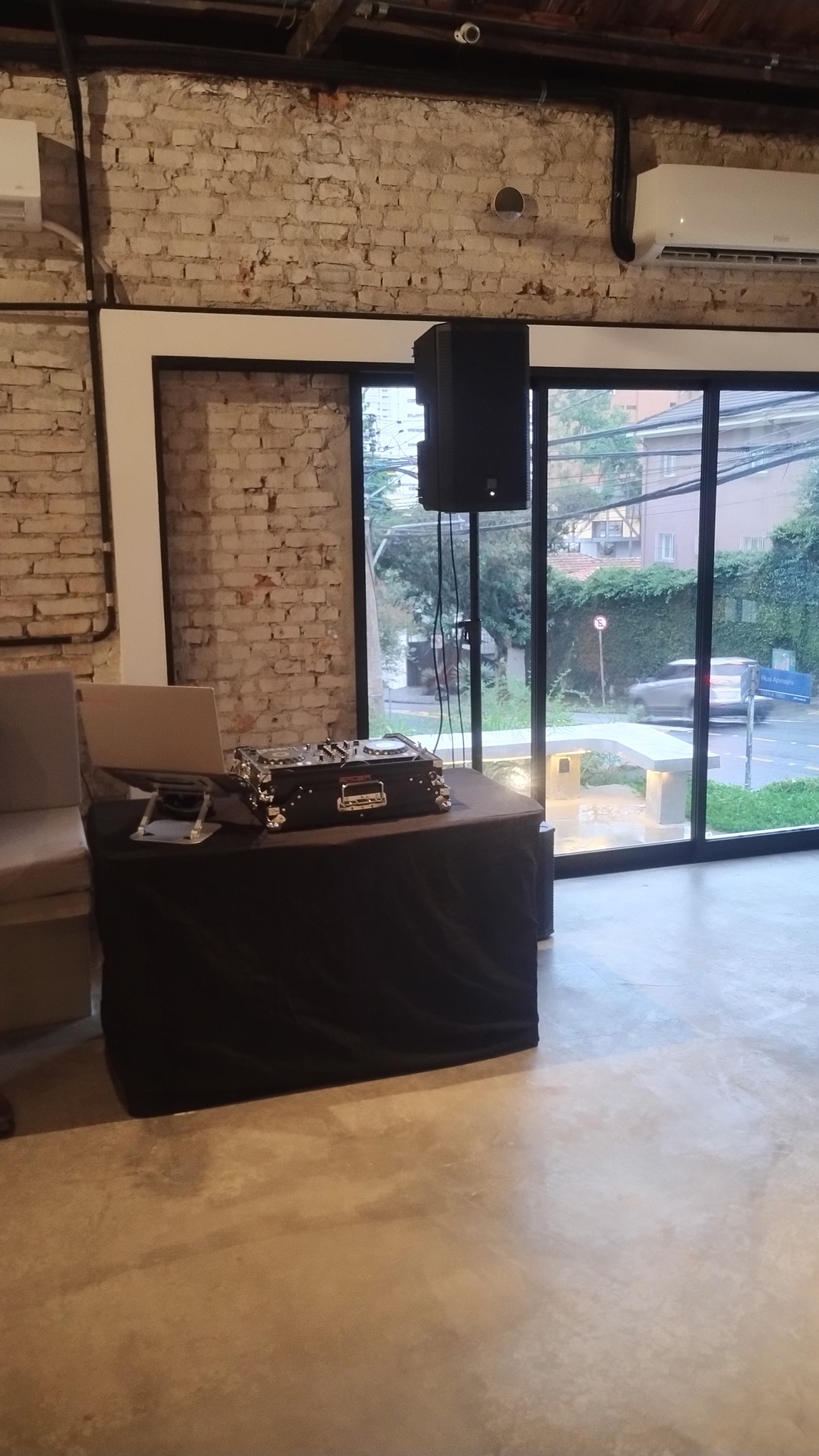 dj corporativo 1.jpg